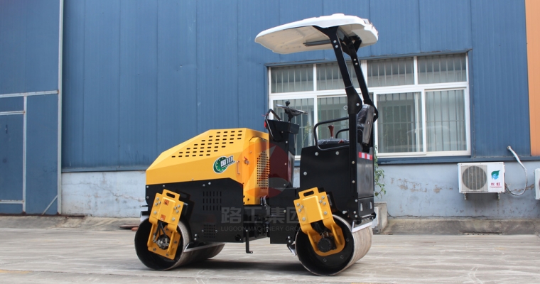 小型壓路機(jī)路面施工打滑怎么辦？