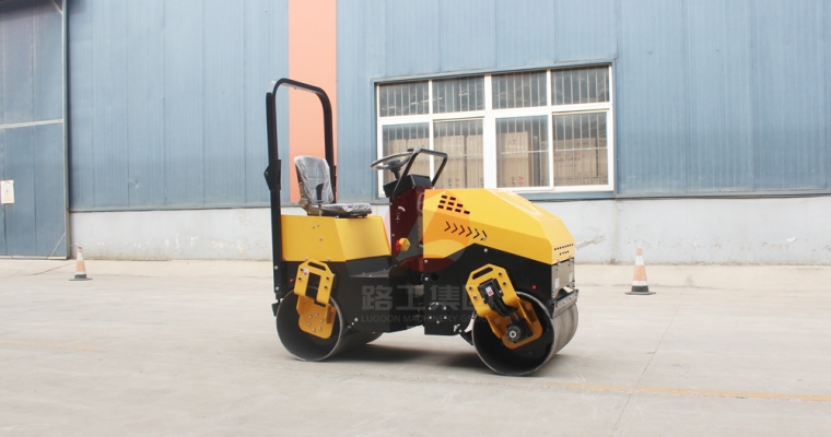 小型壓路機(jī)的詳細(xì)操作規(guī)程、技巧